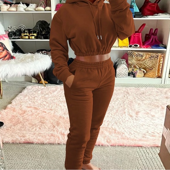 2 piece draw string cropped hoodie & sweat pants. - Picture 3 of 5